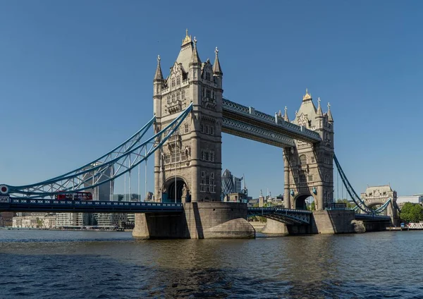 Beroemde Tower Bridge Engeland Tegen Een Blauwe Lucht Een Zonnige — Stockfoto