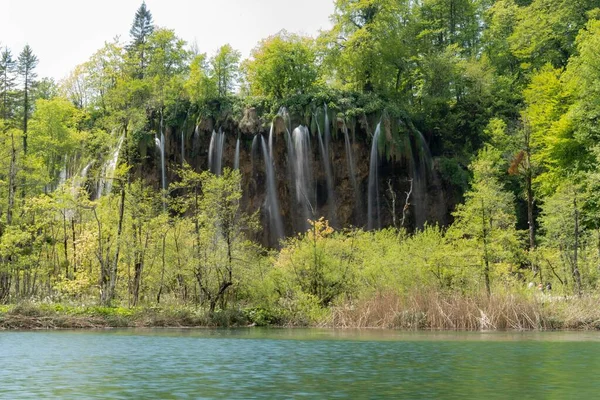 Uma Bela Paisagem Cachoeiras Com Vegetação Lago Parque Nacional Dos — Fotografia de Stock