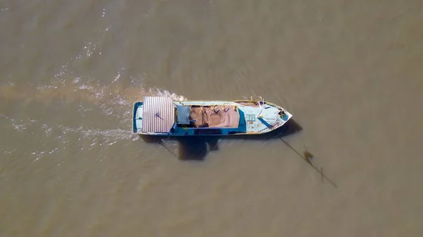Uma Vista Superior Uma Barcaça Dragagem Removendo Areia Rio Superfície — Fotografia de Stock