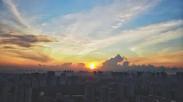Morgendlicher Sonnenaufgang August Singapur — Stockfoto