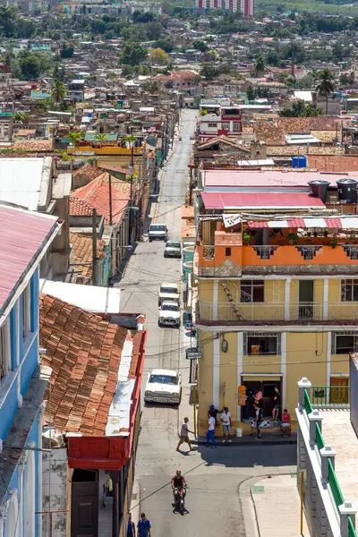 Een Verticaal Schot Van Auto Rijden Straat Cuba — Stockfoto