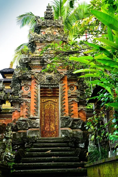 Vertical Shot Ancient Asian Temple Middle Green Forest — Stock Photo, Image