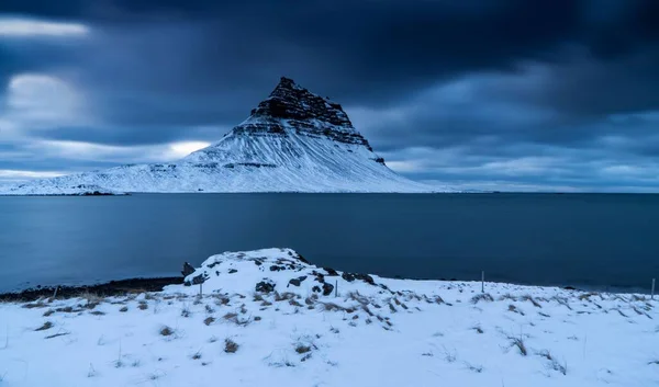 Zimowa Kraina Czarów Kirkjufell Islandii — Zdjęcie stockowe