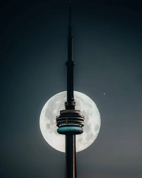 加拿大以月亮为背景的Cn塔的美丽景色 — 图库照片
