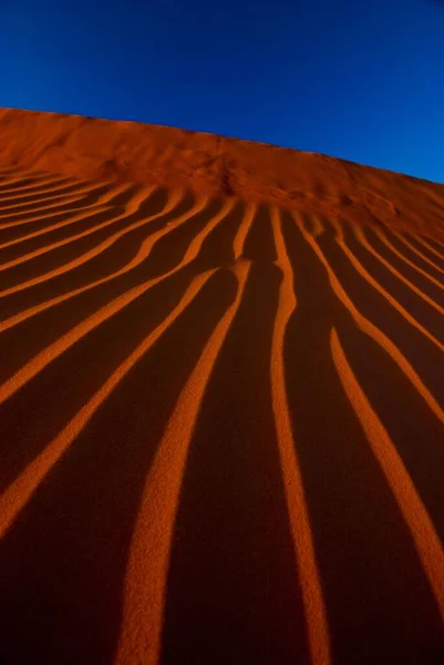 Een Verticaal Shot Van Een Zand Duin Woestijn Beneden Een — Stockfoto