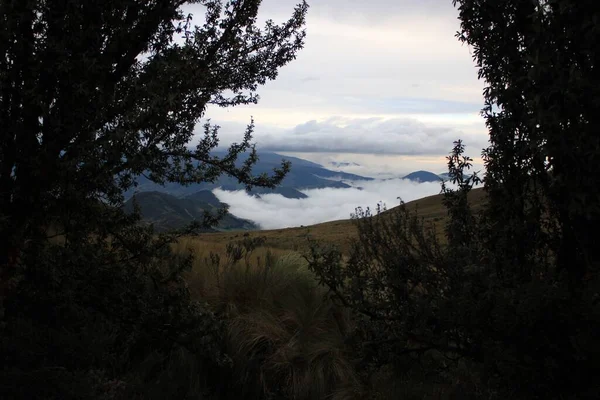 Uma Vista Panorâmica Colinas Verdes Vale Fora Quito Equador — Fotografia de Stock