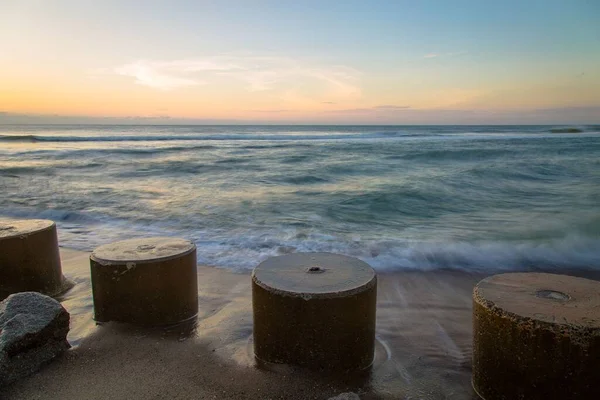 Scenic Shot Wood Pilings Controlling Erosion Waves Amazing Sunset — Stock Photo, Image