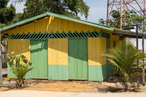 Una Antigua Cabaña Colorida Con Plantas Tropicales Patio Novo Airao —  Fotos de Stock