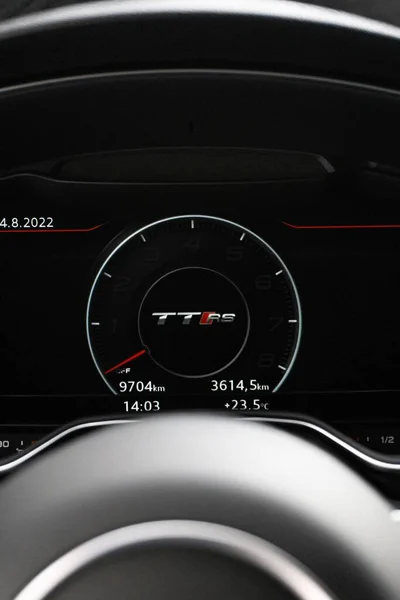 Vista Vertical Clúster Indicadores Digitales Audi Con Nombre Del Modelo — Foto de Stock