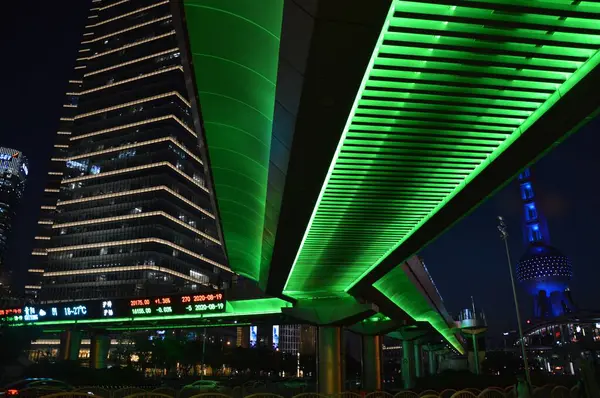 Die Unterseite Einer Braut Beleuchtet Von Neongrünen Lichtern Shanghai China — Stockfoto