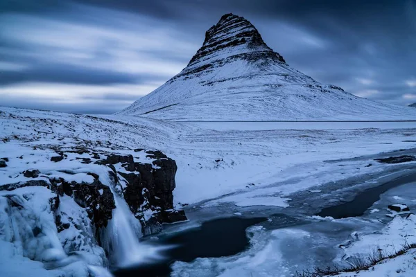 Μια Χώρα Θαυμάτων Του Χειμώνα Kirkjufell Στην Ισλανδία — Φωτογραφία Αρχείου