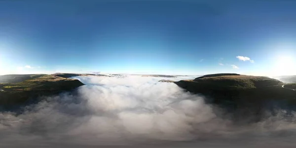 Панорамный Вид Красивые Горы Солнечный День — стоковое фото
