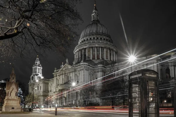 Londoni Szent Pál Székesegyház Mellett Elhaladó Fénynyomainak Hosszú Kitétele — Stock Fotó