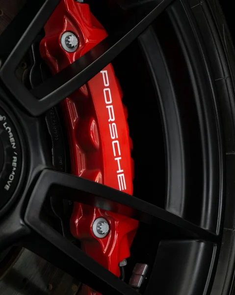 Красные Тормозные Суппорты Porsche 911 — стоковое фото