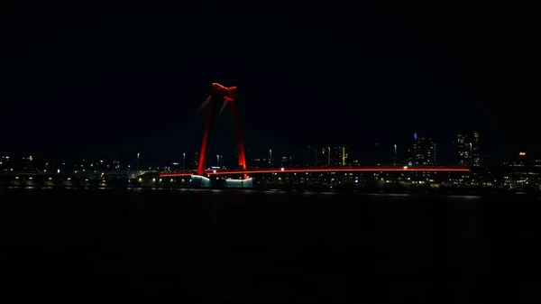 荷兰的Willemsbrug Rotterdam 夜间活动 — 图库照片