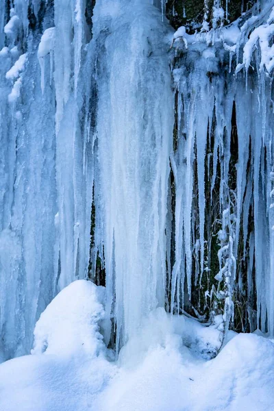 Vertical Shot Frozen Waterfall — Stock Photo, Image