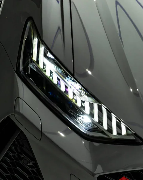 Vue Verticale Une Audi Rs6 Avant 2023 Phares — Photo