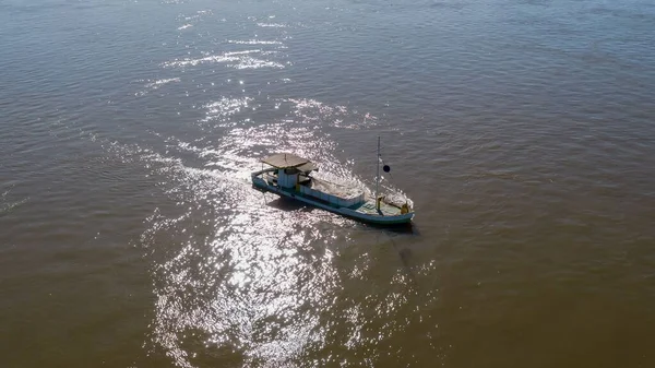 Tiro Aéreo Uma Barcaça Dragagem Removendo Areia Rio Superfície Mar — Fotografia de Stock