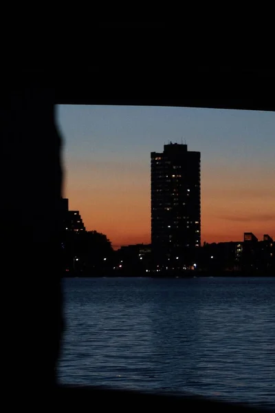 Κτίριο Σιλουέτα Στον Ποταμό Charles Λαμβάνονται Γύρω Από Ηλιοβασίλεμα — Φωτογραφία Αρχείου