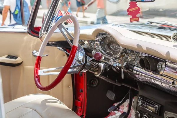 キューバのクラシックカーのインテリアのクローズアップショット — ストック写真