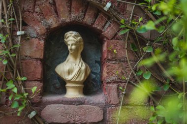 Roma Ceres veya Yunan Demeter 'in mermer heykel başkanı Saray ve park kompleksi parkında