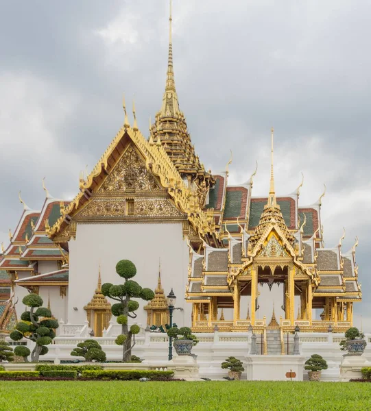 Bangkok Tayland Bulutlu Gökyüzü Altındaki Altın Krallar Sarayı Nın Güzel — Stok fotoğraf