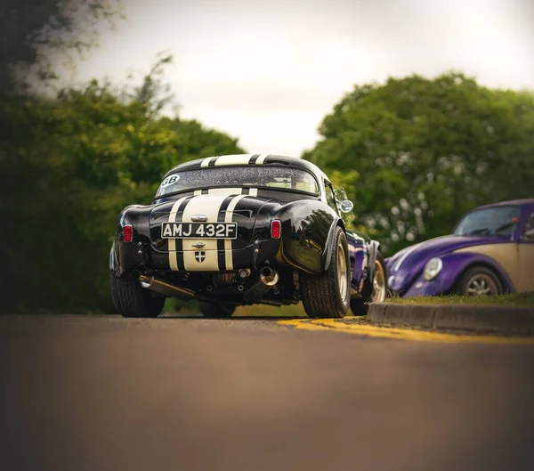 Вид Черного Спортивного Автомобиля Cobra Сзади — стоковое фото