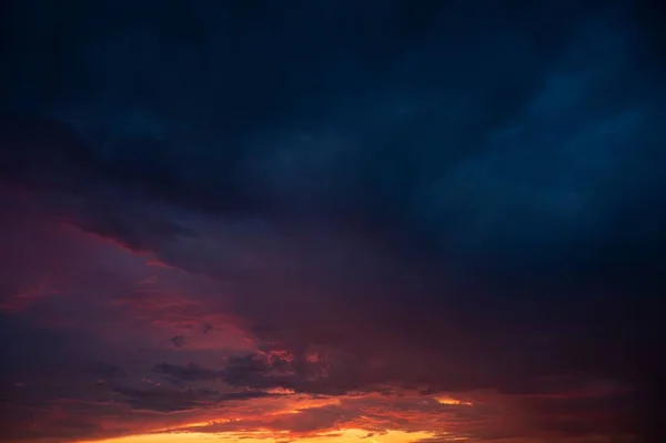 Lebendiger Sonnenuntergang Nach Sturm Von Einem Strand Italien Aus Gesehen — Stockfoto