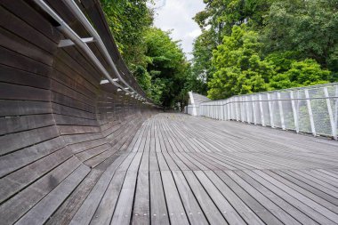 Faber Park, Singapur 'daki ahşap Henderson Köprüsü' nde.