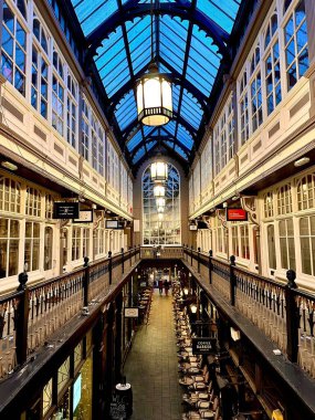 Cardiff şehir merkezindeki Castle Quarter Victorian alışveriş merkezinin dışı.