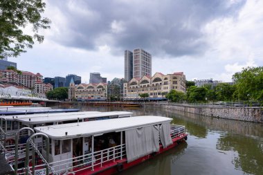Clarke Quay eski depoları ve tekneleri, Singapur.