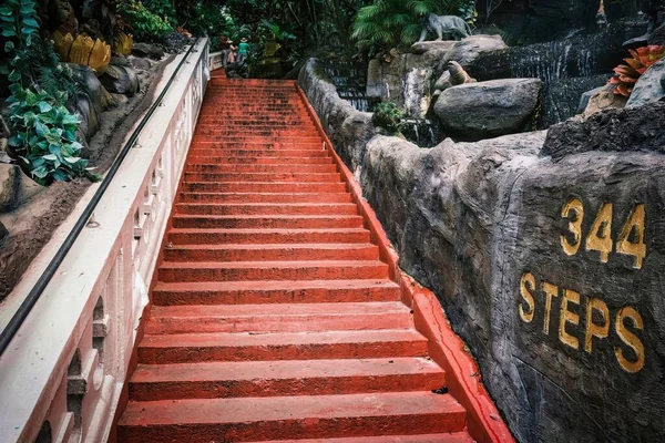 Una Escalera Roja Parque Con 344 Peldaños Pared Bangkok Tailandia —  Fotos de Stock