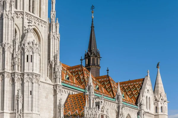 ハンガリーのブダペストにあるマティアス教会の建築の詳細 — ストック写真