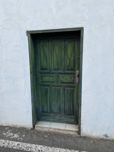 Old Green Door White Rural House — Stock Photo, Image