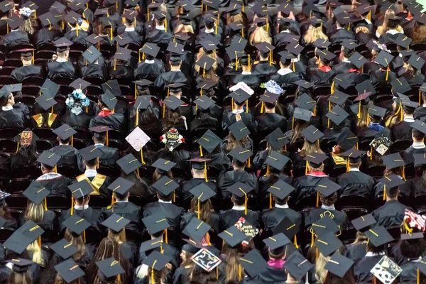 Dron Disparó Sobre Grupo Estudiantes Graduados Graduación Umass Amherst — Foto de Stock