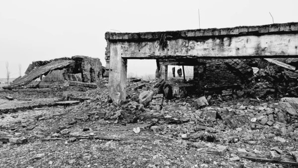 波兰Oswiecim奥斯威辛集中营建筑的灰度景观 — 图库照片