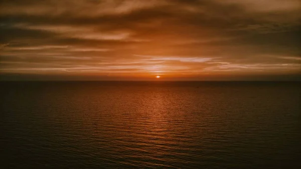 Fascinerande Orange Solnedgång Över Havets Horisont — Stockfoto