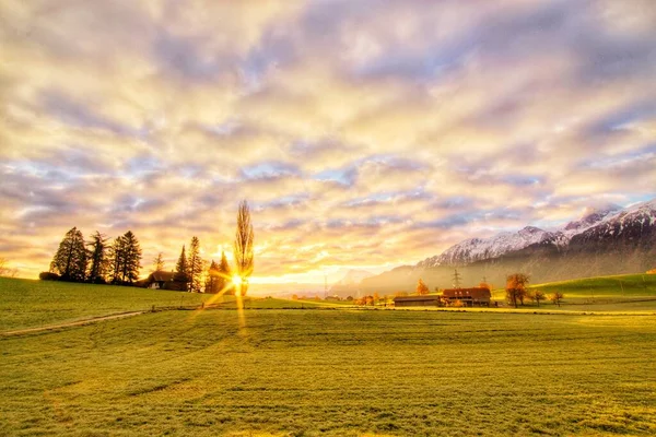 Een Schilderachtig Uitzicht Berner Hooglanden Zwitserland Bij Zonsondergang — Stockfoto