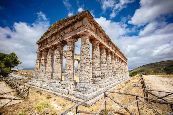 Вид Дорійський Храм Сегеста Під Сонячним Світлом — стокове фото