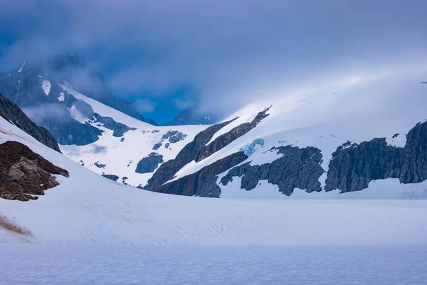 Lélegzetelállító Kilátás Mendenhall Gleccserre Kék Felhős Alatt Juneauban Alaszkában — Stock Fotó