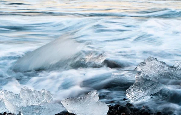 Айсберги Даймонд Бич Исландии — стоковое фото