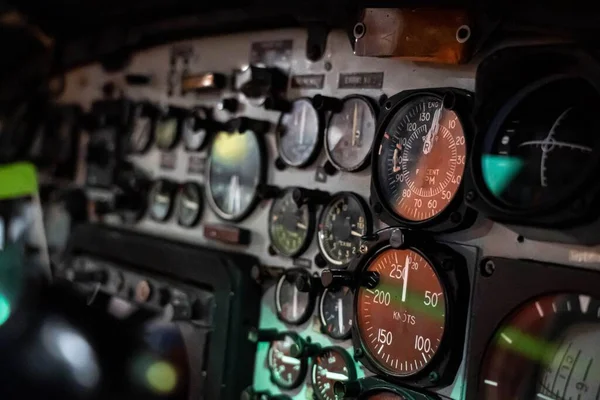 Kontrollpanelen Cockpit Ett Gammalt Flygplan — Stockfoto