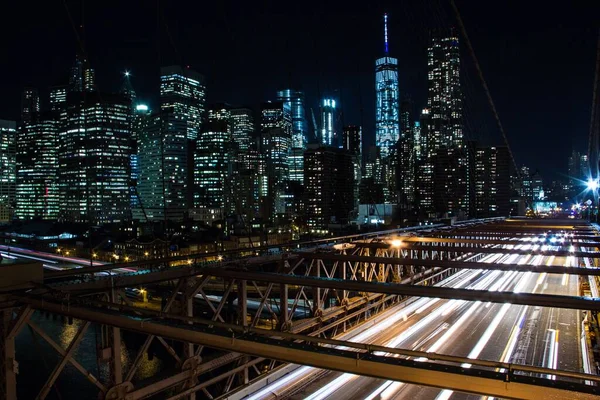 Uma Vista Noturna Fundo Paisagem Urbana Ponte Brooklyn Nova York — Fotografia de Stock