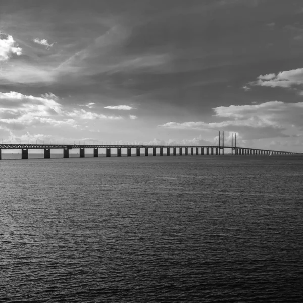 Famoso Puente Oresund Sobre Costa Malmo Suecia Tiro Escala Grises — Foto de Stock
