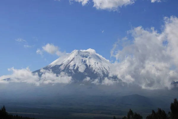 厄瓜多尔被雪覆盖的科托帕西山景观 — 图库照片