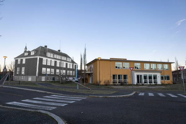 ノルウェー ブロンヌイサンの歴史的建造物の低角度ビュー — ストック写真