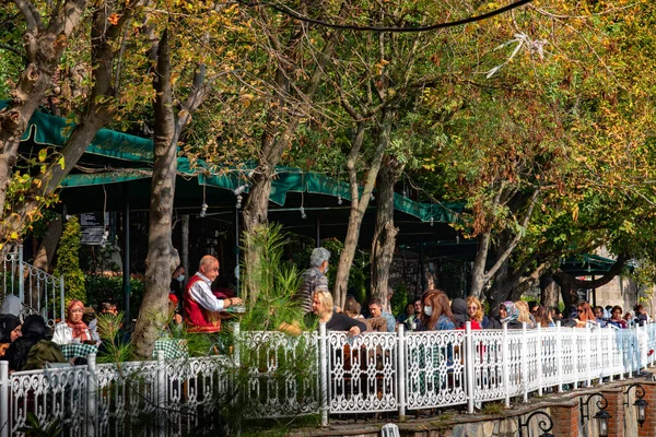 Muitas Pessoas Sentadas Pierre Loti Cafe Desfrutando Bebendo Chá Istambul — Fotografia de Stock