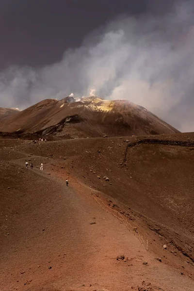 Vertical Shot Mount Etna Slowly Erupting Italy — Stock Photo, Image