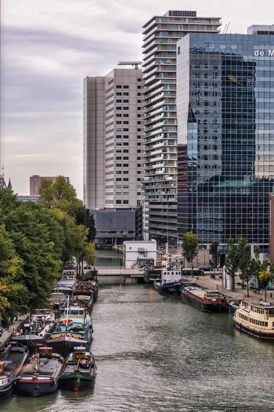 Een Verticale Opname Van Leuvense Haven Met Aangemeerde Schepen Rotterdam — Stockfoto