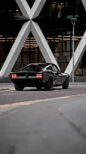 Vertikální Záběr Superauta Mustang Elektromobil Finanční Čtvrti Londýna — Stock fotografie
